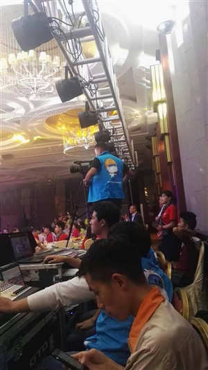 牛牛亮相晚會現場