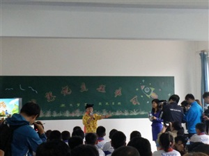 希望小學活動進行中，，